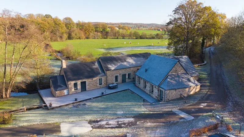 Vue aérienne drone de la propriété complète — Photo immobilière professionnelle Click&Com